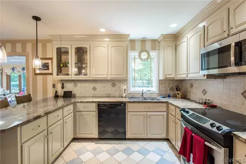 2240 Corner Rock Rd, Midlothian, VA 23113 photo 5