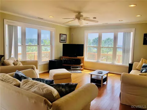 Living - 62 River Rd, North, VA 23128 photo 3 of 4
