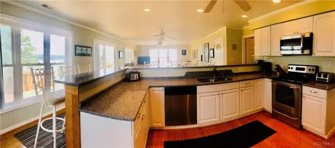 Kitchen - 62 River Rd, North, VA 23128 photo 2 of 4
