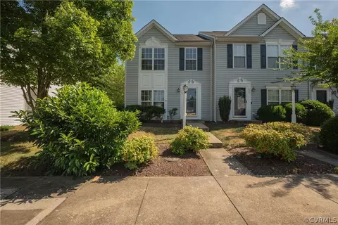 423 Hollybrook Ridge Ln, Richmond, VA 23223