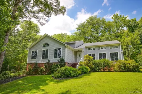 5448 White Oak Cir, Sandston, VA 23150