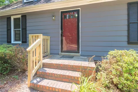 128 E Cherry Hill Cir, Aylett, VA 23009 photo 4