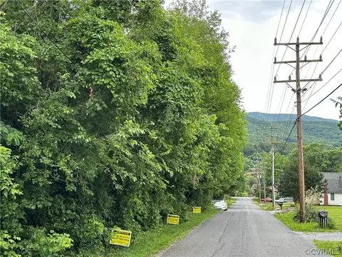 220 Bridge St, Buchanan, VA 24066