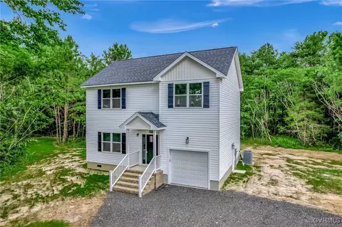1274 Regent Rd, Topping, VA 23169