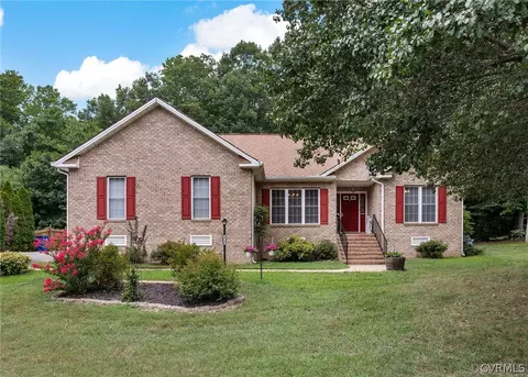 4706 Rieves Pond Dr, Chester, VA 23831