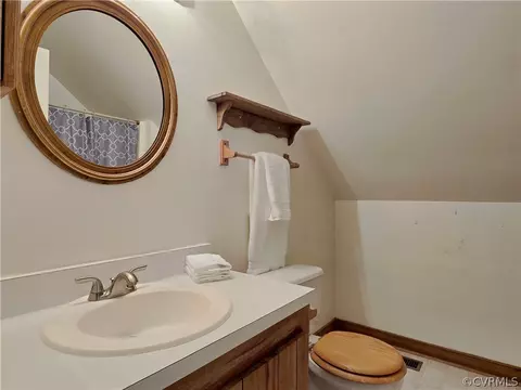 Bath - 5909 Bliley Rd, Richmond, VA 23225 photo 3 of 4