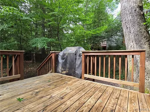 Exterior - 5909 Bliley Rd, Richmond, VA 23225 photo 5 of 11