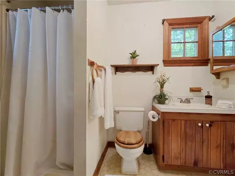 Bath - 5909 Bliley Rd, Richmond, VA 23225 photo 2 of 4