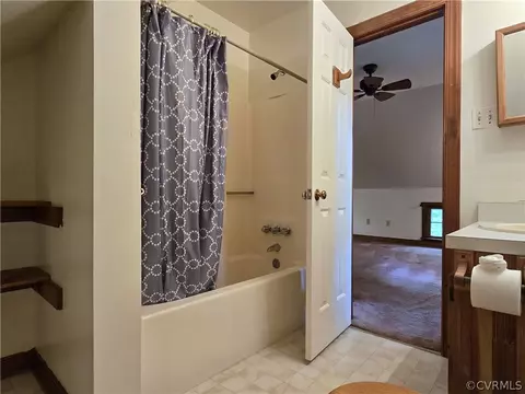 Bath - 5909 Bliley Rd, Richmond, VA 23225 photo 4 of 4