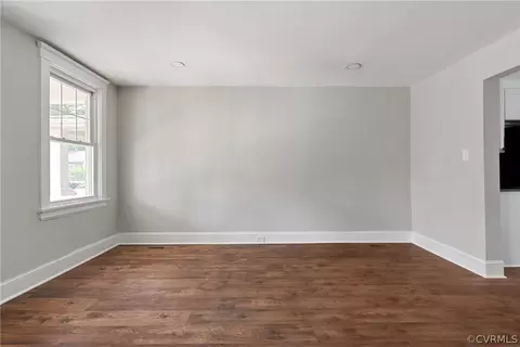 Living - 720 Arnold Ave, Richmond, VA 23222 photo 2 of 5