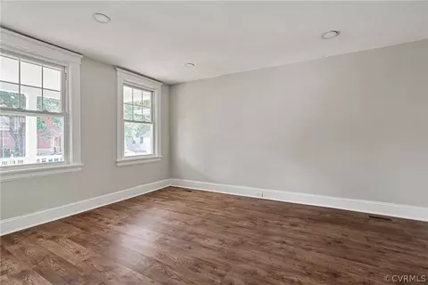 Living - 720 Arnold Ave, Richmond, VA 23222 photo 3 of 5