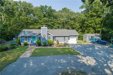 2 Point Cove Ln, Hardyville, VA 23070