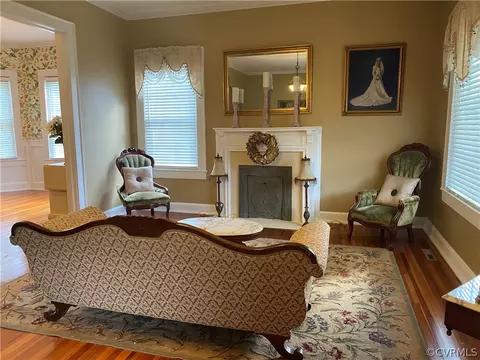 Living - 722 S Broad St, Kenbridge, VA 23944 photo 1 of 3