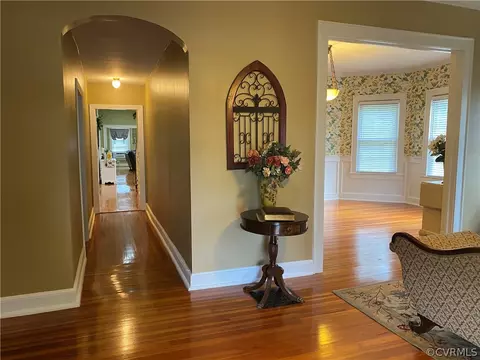Entry Way - 722 S Broad St, Kenbridge, VA 23944 photo 1 of 3