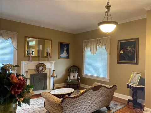Living - 722 S Broad St, Kenbridge, VA 23944 photo 2 of 3