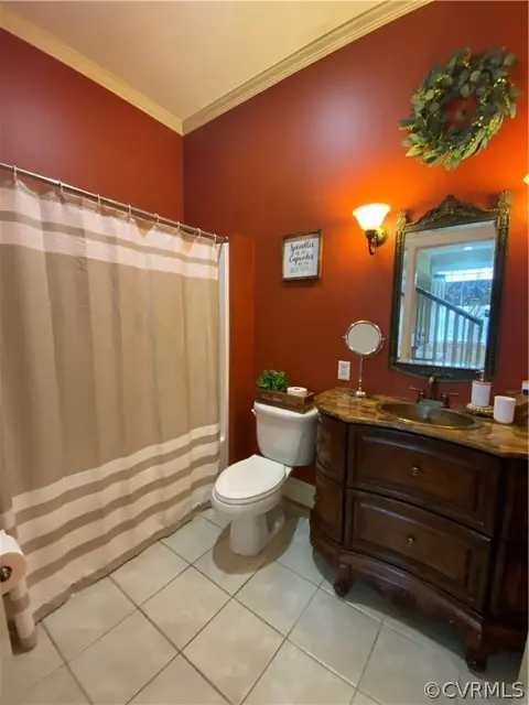 Bath - 722 S Broad St, Kenbridge, VA 23944 photo 6 of 7