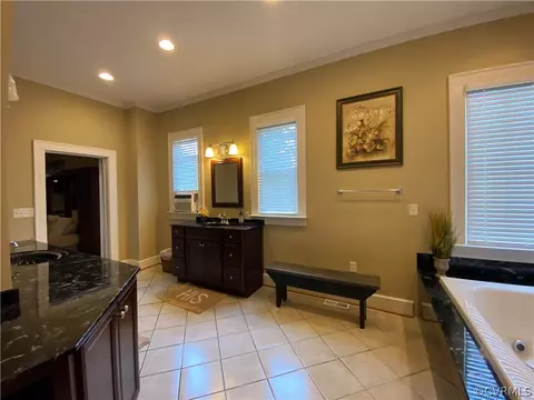Bath - 722 S Broad St, Kenbridge, VA 23944 photo 4 of 7