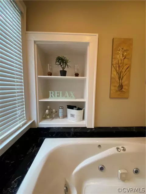 Bath - 722 S Broad St, Kenbridge, VA 23944 photo 5 of 7