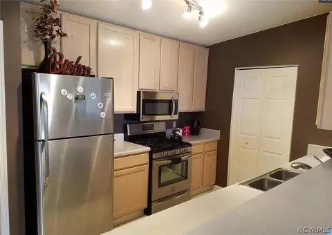 810 Brassie Ln #M, Glen Allen, VA 23059