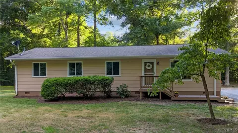 625 Robertson Town Rd, Bumpass, VA 23024