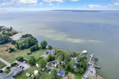 174 Mizpah Rd, Locust Hill, VA 23092