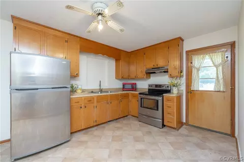 214 Forest Dr, Blackstone, VA 23824 photo 5