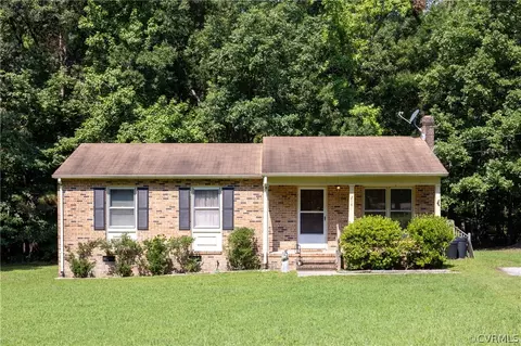 214 Forest Dr, Blackstone, VA 23824