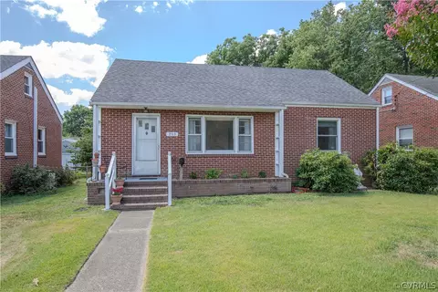 203 Moore Ave, Colonial Heights, VA 23834