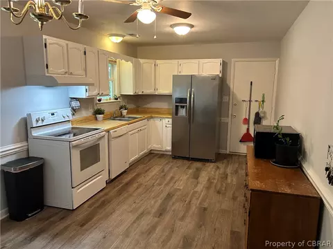 Kitchen - 6627 Valley Dr, Gloucester, VA 23061 photo 1 of 2