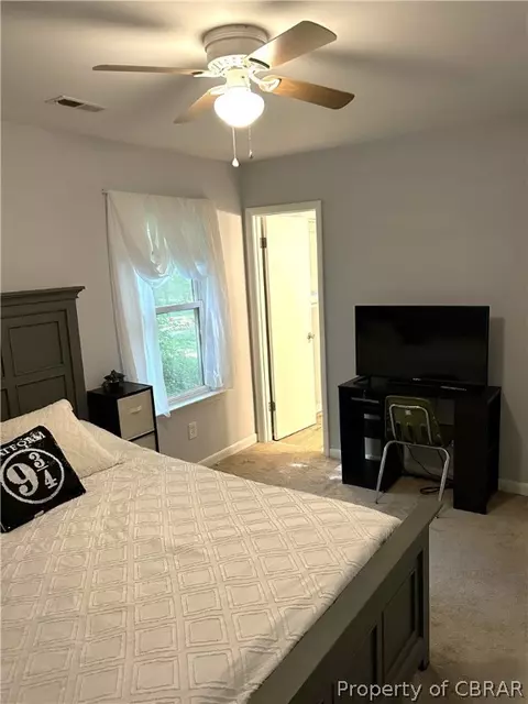 Bedroom - 6627 Valley Dr, Gloucester, VA 23061 photo 2 of 4