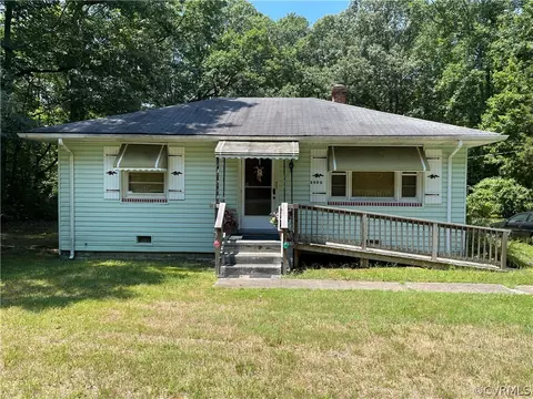 8000 George W Watkins Rd, Quinton, VA 23141