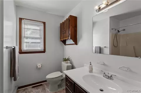 Bath - 4612 Edrie Dr, Sutherland, VA 23885 photo 1 of 3