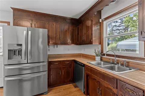 Kitchen - 4612 Edrie Dr, Sutherland, VA 23885 photo 3 of 4