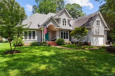4732 Pompton Ln, Chester, VA 23831