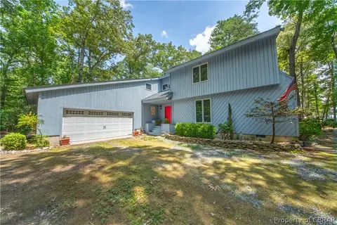 745 Guthries Grn, Shacklefords, VA 23156