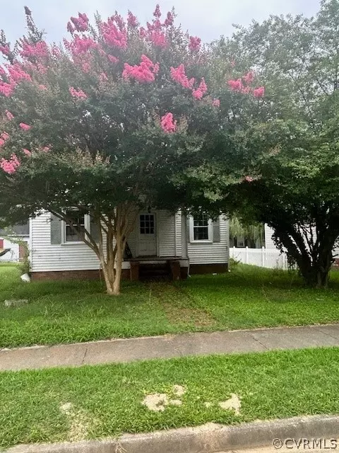 422 12th St, West Point, VA 23181