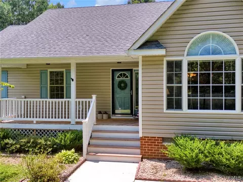 Exterior - 19150 S Crater Rd, Carson, VA 23830 photo 4 of 11