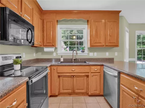 Kitchen - 19150 S Crater Rd, Carson, VA 23830 photo 2 of 4