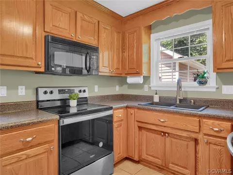 Kitchen - 19150 S Crater Rd, Carson, VA 23830 photo 3 of 4