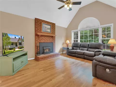 Living - 19150 S Crater Rd, Carson, VA 23830 photo 2 of 3