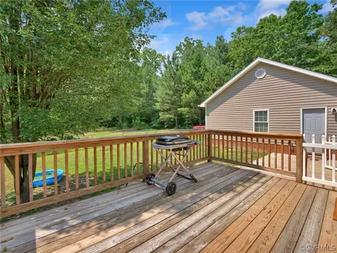 Exterior - 19150 S Crater Rd, Carson, VA 23830 photo 8 of 11