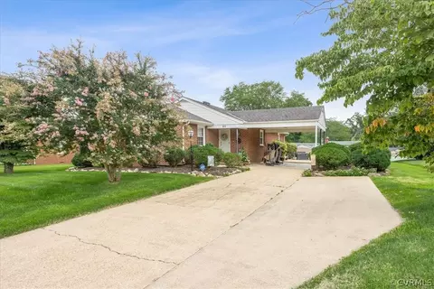 811 Lakewood Dr, Colonial Heights, VA 23834