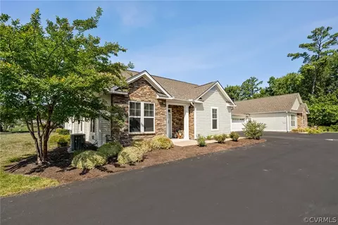 12126 Magnolia Bluff Ct, Chester, VA 23831