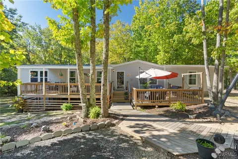 24465 Patten Ln, Amelia Court House, VA 23002