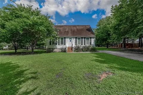 6769 Hilltop Dr, Gloucester, VA 23061 photo 4