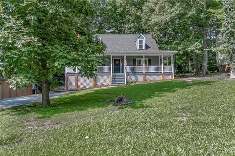 6908 Deer Thicket Dr, Midlothian, VA 23112