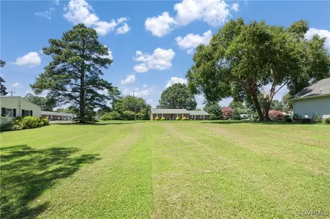341 Cross St, Urbanna, VA 23175