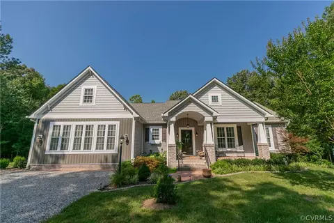 9071 Deep Creek Ct, Amelia Court House, VA 23002