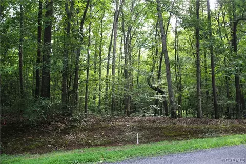 13 Pinewood Dr, Mineral, VA 23117