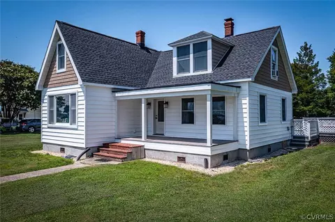 122 Fleeton Point Cir, Reedville, VA 22539